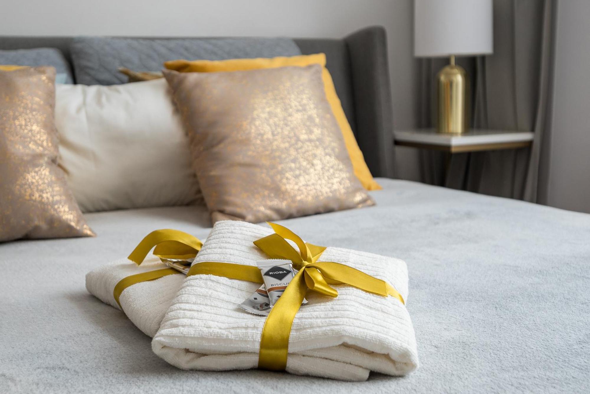 Gold Premium Central Suite 950 M To Central Station Parking Warszawa Exteriör bild