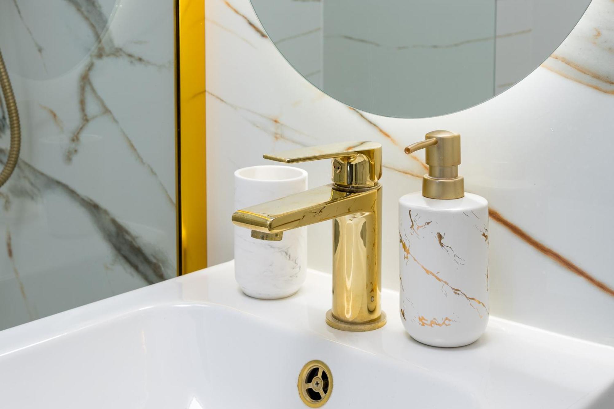 Gold Premium Central Suite 950 M To Central Station Parking Warszawa Exteriör bild